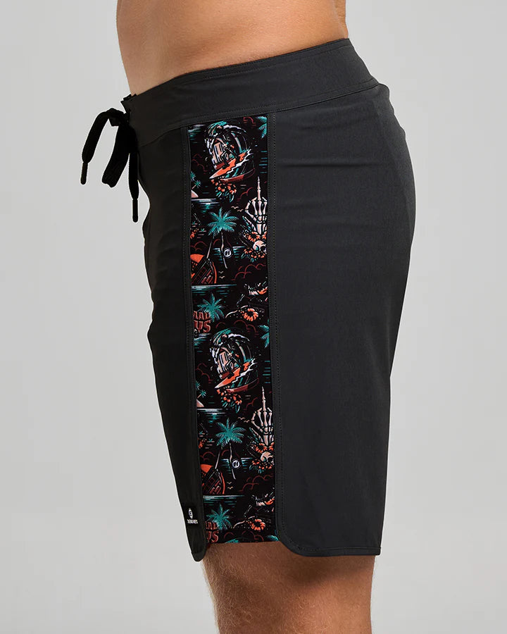 The Mad Hueys She'll Be Right 18" Boardshort - Vintage Black