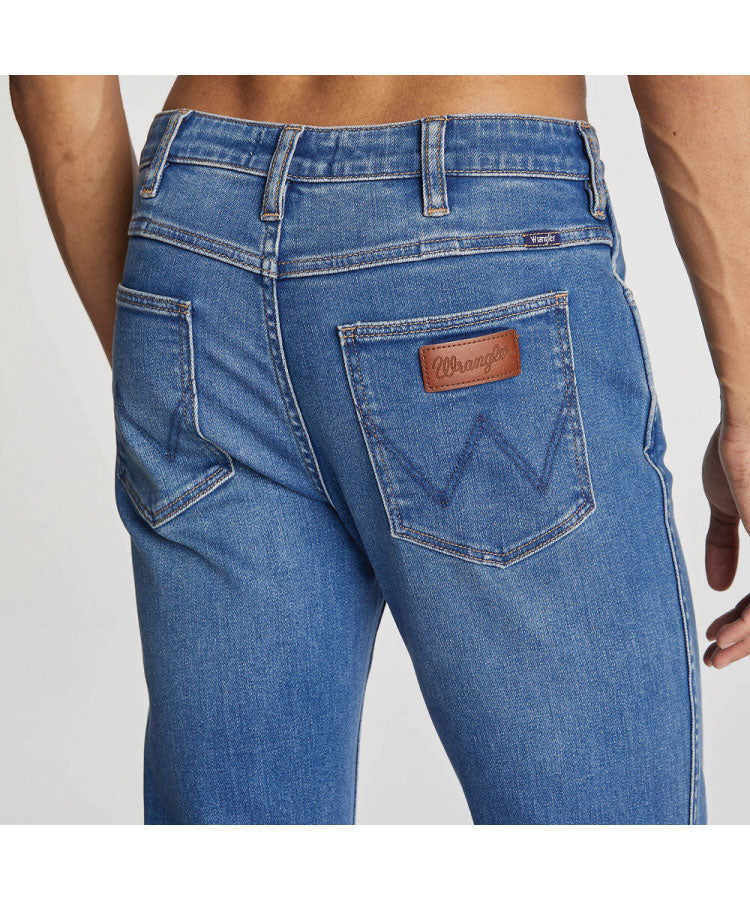 Wrangler Stomper Two Hands - Blue close up view of mens jeans back pocket